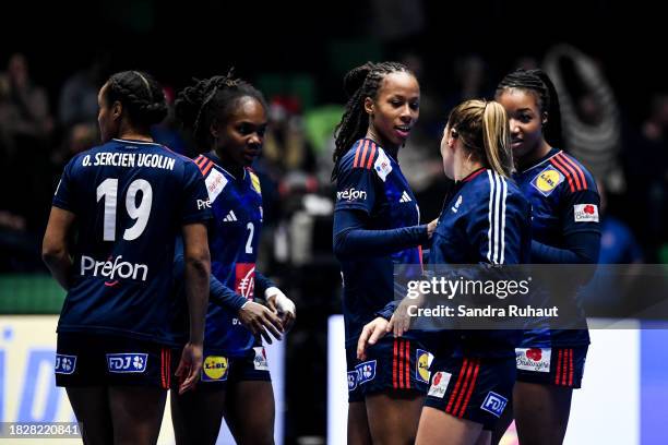 Oceane SERCIEN-UGOLIN of France and Meline NOCANDY of France and Orlane KANOR of France and Pauletta FOPPA of France and Chloe VALENTINI of France...