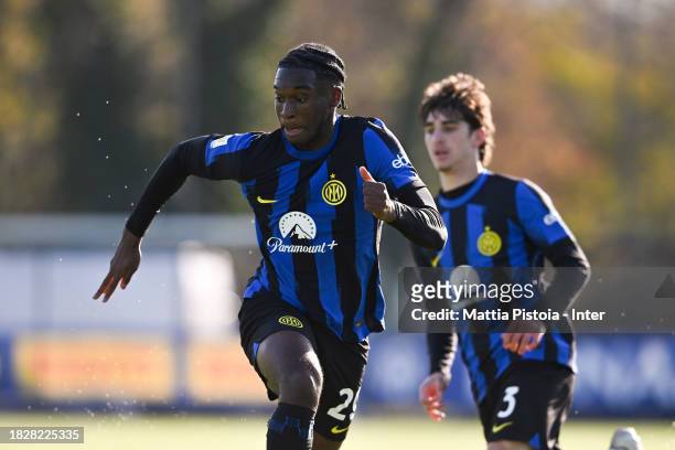 Oumar Diallo of FC Internazionale U19 in action during the Primavera 1 match between FC Internazionale U19 and AS Roma U19 at Konami Youth...