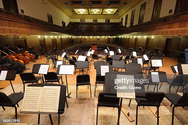 orchestre de la scène - pupitre à musique photos et images de collection