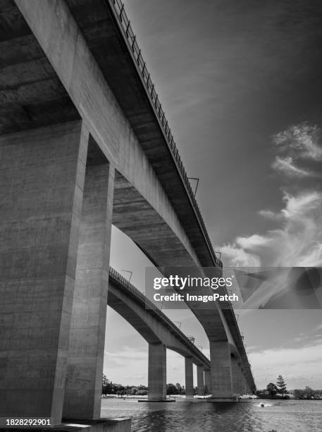 brisbane gateway bridges motorway (sir leo hielscher bridges) - duplicate bridge stock pictures, royalty-free photos & images