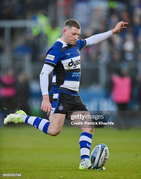 Finn Russell of Bath Rugby kicks for the posts during the Gallagher Premiership Rugby match between Bath Rugby and Exeter Chiefs at The Recreation...