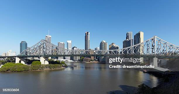 brisbane skyline and story bridge on a clear sunny day - brisbane bridge stock pictures, royalty-free photos & images