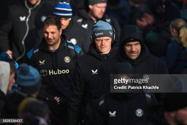 Miles Reid and the rest of the Bath Rugby team walk through a tunnel of supporters prior to the Gallagher Premiership Rugby match between Bath Rugby...