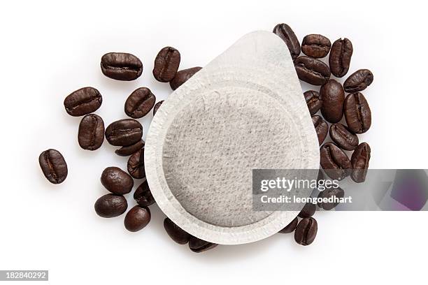 ese espresso kaffee serviert – cialde - coffee capsules stock-fotos und bilder