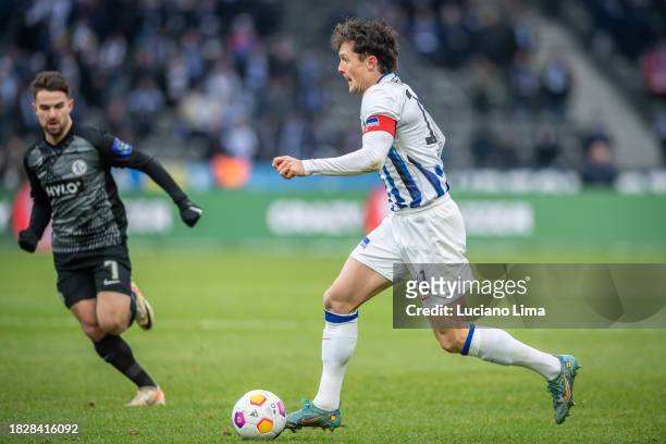 Fabian Reese of Hertha BSC in action observed by Manuel Feil of SV Elversberg during the Second Bundesliga match between Hertha BSC and SV Elversberg...