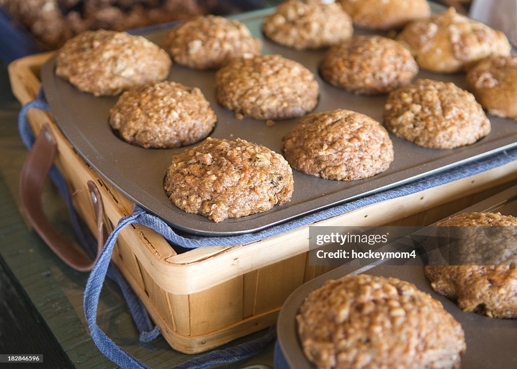 Frisch gebackene muffins warmen aus dem Ofen.