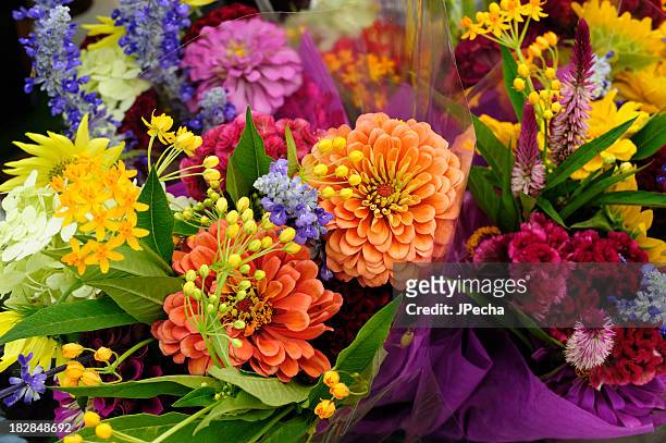 fresh colorful variety flowers for sale at outdoor market - levendige kleur stockfoto's en -beelden