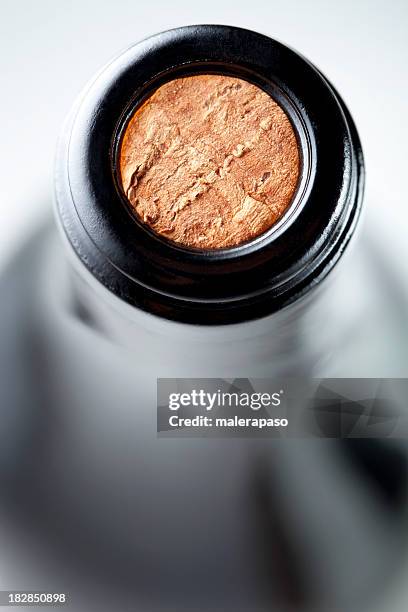 bottle of wine - wine corks stockfoto's en -beelden