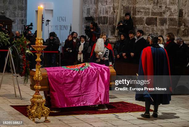 El feretro durante el funeral de la actriz Concha Velasco, en la Catedral de Nuestra Señora de la Asuncion de Valladolid, a 3 de diciembre de 2023,...