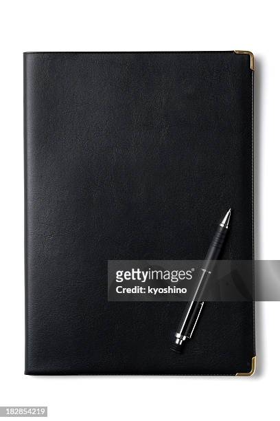 isolierte schuss von schwarz notizbuch mit stift auf weißem hintergrund - black leather stock-fotos und bilder