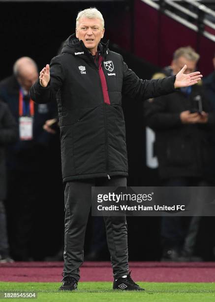 David Moyes of West Ham United gives his players instructions during the Premier League match between West Ham United and Crystal Palace at London...