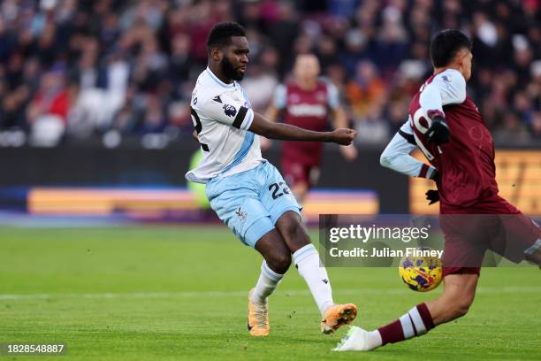 Odsonne Edouard of Crystal Palace scores the team's first goal during the Premier League match between West Ham United and Crystal Palace at London...