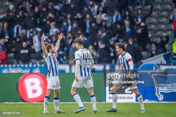 Jonjoe Kenny of Hertha BSC celebrates with teammates after scoring his team's fifth goal during the Second Bundesliga match between Hertha BSC and SV...
