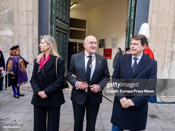 El alcalde de Valladolid, Jesus Julio Carnero , y el presidente de la Junta de Castilla y Leon, Alfonso Fernandez Mañueco , durante el funeral de la...