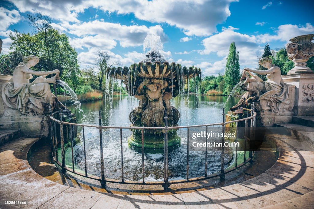 Italian Gardens Fountain with Statues, Kensington Gardens, London, United Kingdom