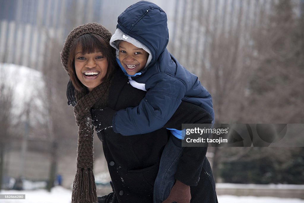 Chicago Winter-Mutter und Sohn