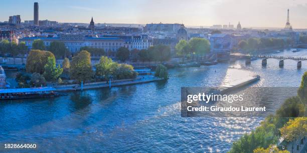 laurent giraudou / paris a barge along the river seine heading towards the eiffel tower - tour montparnasse stock pictures, royalty-free photos & images