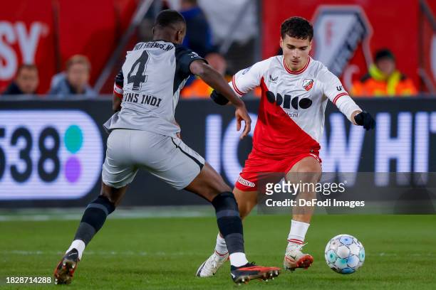 Bruno Martins Indi of AZ Alkmaar and Can Bozdogan of FC Utrecht battle for the ball during the Dutch Eredivisie match between FC Utrecht and AZ...