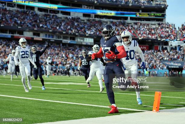 Derrick Henry of the Tennessee Titans carries the ball for a touchdown against the Indianapolis Colts during the first quarter of the game at Nissan...
