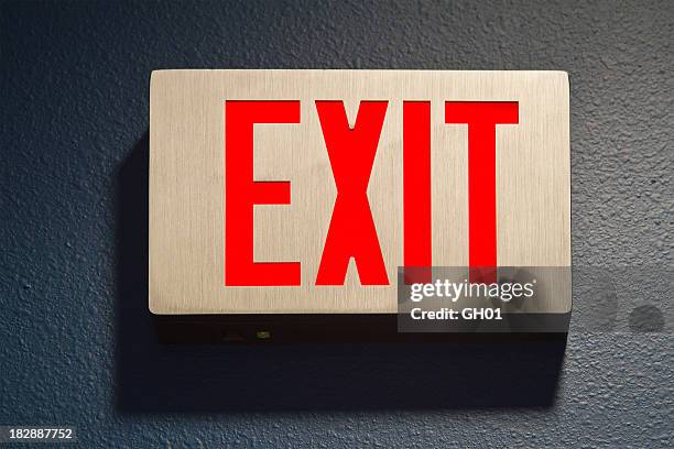 panneau indicatif de sortie - exit sign stock photos et images de collection