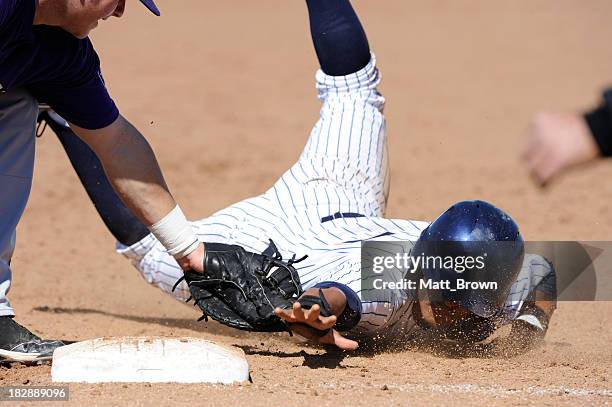 jugador de béisbol - base artículos deportivos fotografías e imágenes de stock