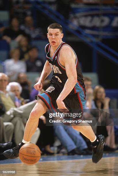 Mike Miller of the Memphis Grizzlies drives upcourt during the NBA game against the New Orleans Hornets at New Orleans Arena on February 21, 2003 in...