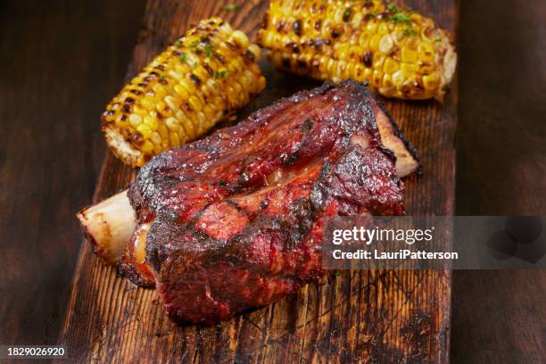 barbecue costine di manzo - beef ribs foto e immagini stock