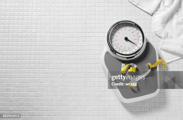 bathroom scales and tape measure - balansvåg bildbanksfoton och bilder