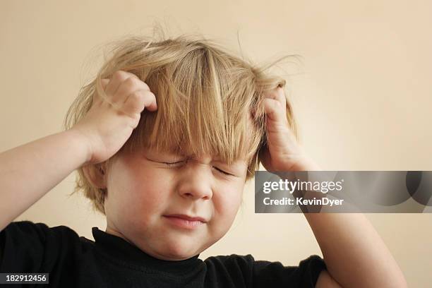 itchy scalp from head lice - head louse stock pictures, royalty-free photos & images