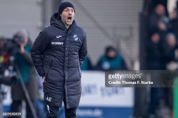 Head coach Alexander Ende of Verl reacts during the 3. Liga match between SC Verl and Dynamo Dresden at SPORTCLUB Arena on December 03, 2023 in Verl,...