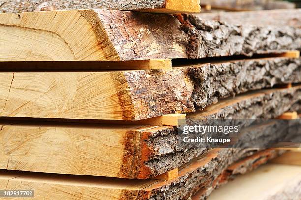 sawed oak tree trunk plank, getrocknete - oak stock-fotos und bilder