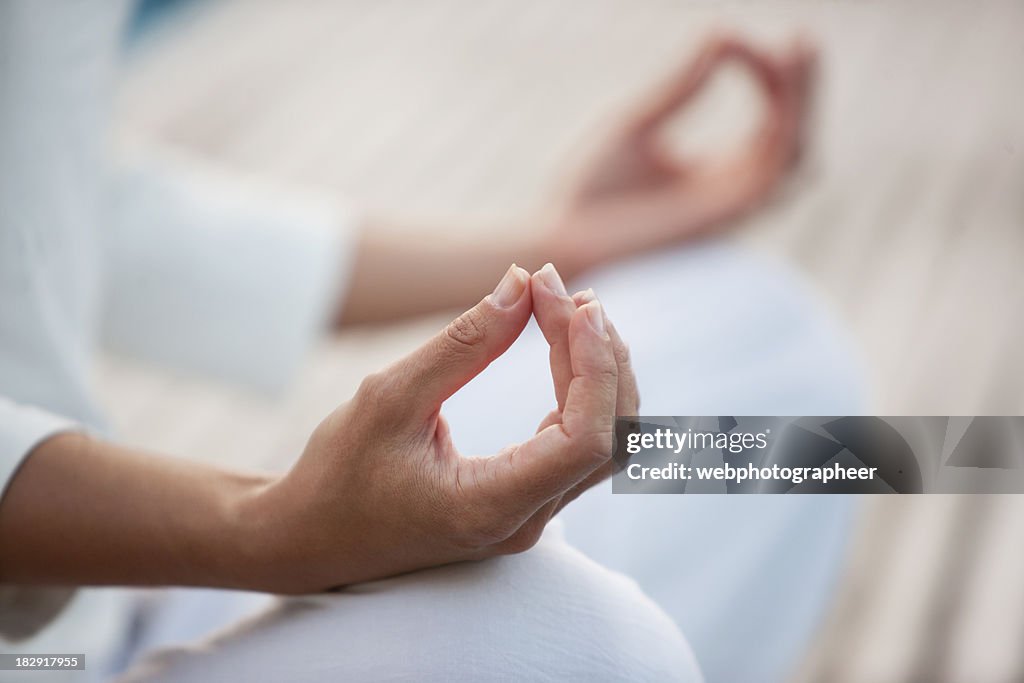 Nahaufnahme einer Frau in yoga-Pose