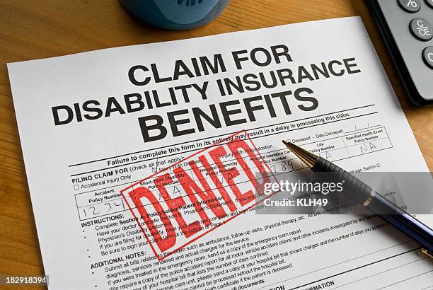 behindertengerechte leistungen-formular - antragsformular stock-fotos und bilder