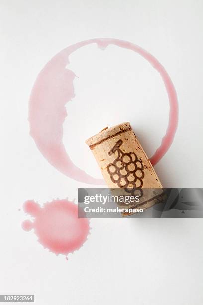 cork and red wine stain - alcohol top view stock pictures, royalty-free photos & images