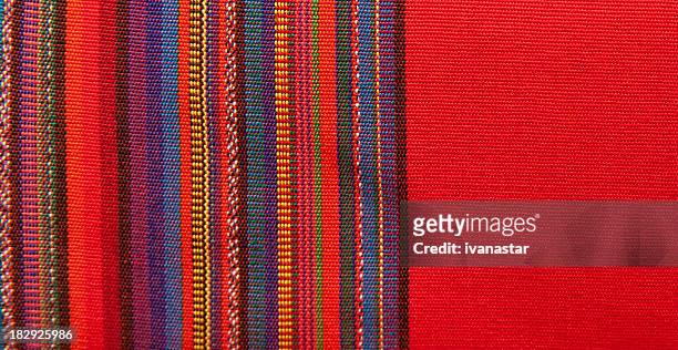 dettaglio tessuto con motivo a colori america latina - materiale tessile foto e immagini stock