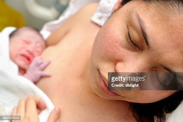 childbirth - moms crying in bed stockfoto's en -beelden