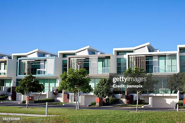 modern luxury apartments - stadswoning stockfoto's en -beelden