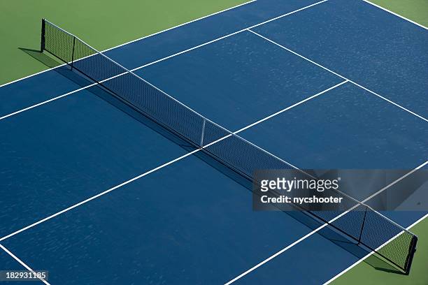 leere tennis-hartplatz - tennis court top view stock-fotos und bilder