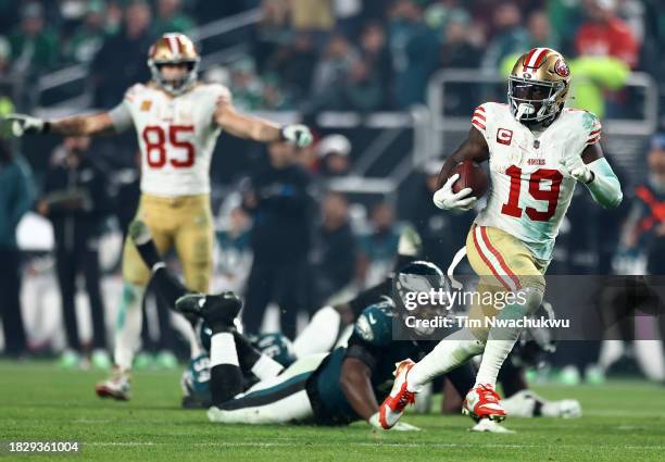 Deebo Samuel of the San Francisco 49ers scores a touchdown during the fourth quarter in the game against the Philadelphia Eagles at Lincoln Financial...
