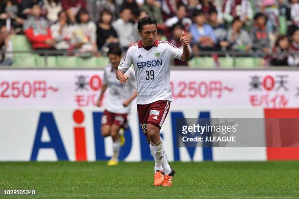 Yoshiro Abe of Matsumoto Yamaga celebrates after scoring the team's first goal during the J.League J1 second stage match between Vissel Kobe and...
