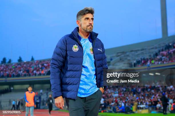 Veljko Paunovic, head coach of Chivas, looks on during the quarterfinals second leg match between Chivas and Pumas UNAM as part of the Torneo...