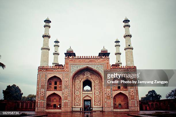 akbar's tomb - akbar's tomb stock pictures, royalty-free photos & images