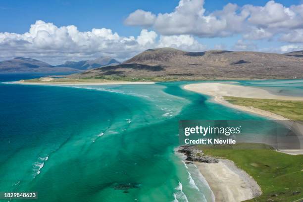 luftaufnahme des strandes von luskentyre auf der isle of harris - insel harris stock-fotos und bilder