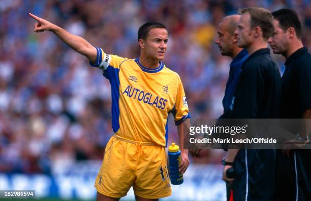 August 2000 - Premiership - Aston Villa v Chelsea - Dennis Wise of Chelsea points something out to team mate Gianluca Vialli.
