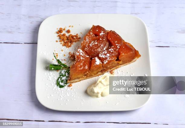 apple tart and chaîche cream - tarte tatin stock-fotos und bilder