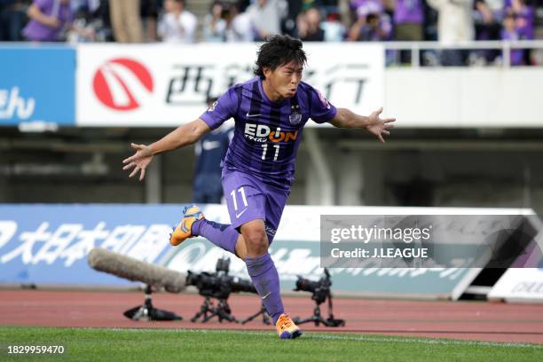 Hisato Sato of Sanfrecce Hiroshima celebrates after scoring the team's third goal during the J.League J1 second stage match between Sanfrecce...