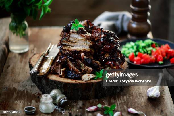 carne asada with flatbread and salad - griekse-gerechten stockfoto's en -beelden