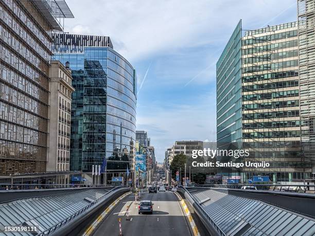 rue de la loi traversing the european district of brussels - council of europe stock pictures, royalty-free photos & images