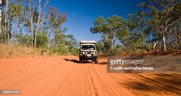 outback track - 4x4 stockfoto's en -beelden