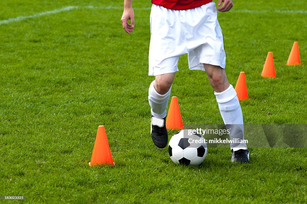 サッカー練習を実行するかについてのサッカー選手、サッカー